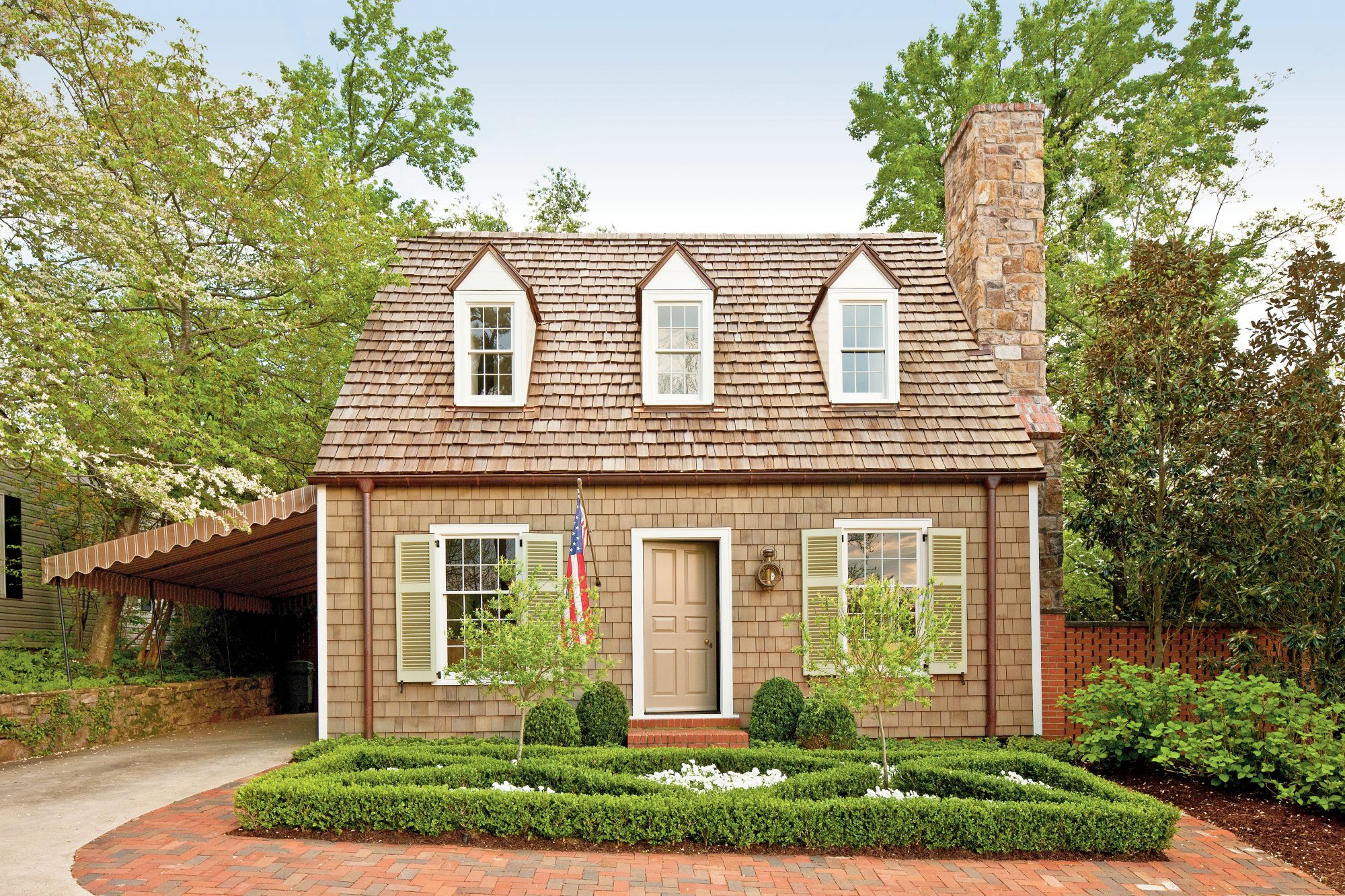 Cottage with Colonial Williamsburg Style